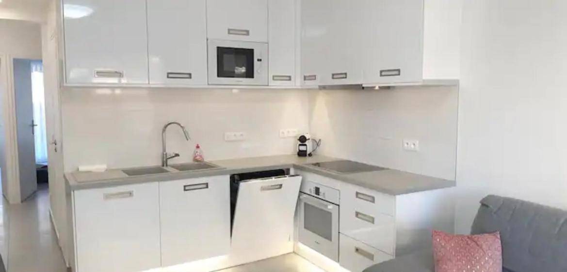 Impeccable 3 Pieces Avec Balcons, La A 50m Juan Les Pins Proche Cannes * Antibes