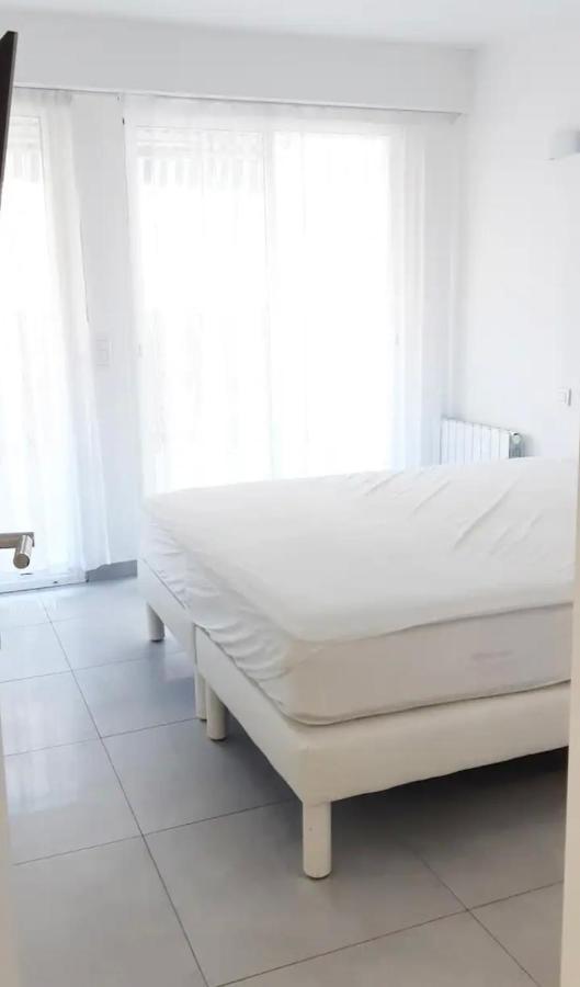 Appartement Impeccable 2 Pièces Avec Balcons à 50m De La *