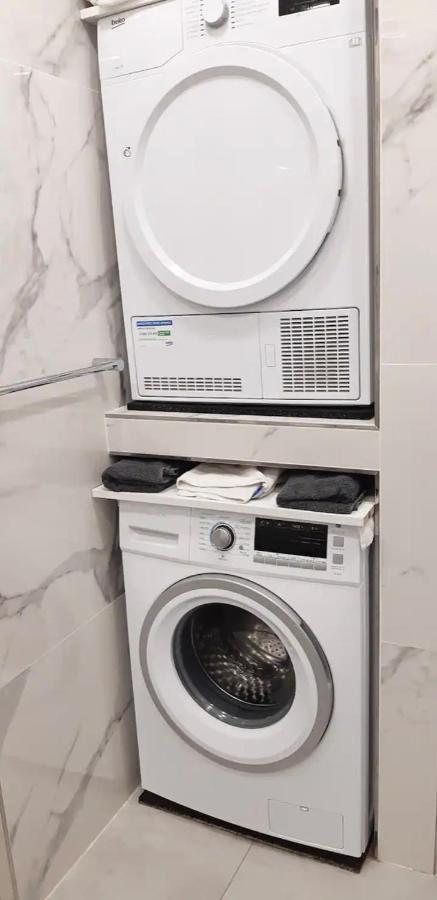 Impeccable 2 Pièces Avec Balcons à 50m De La